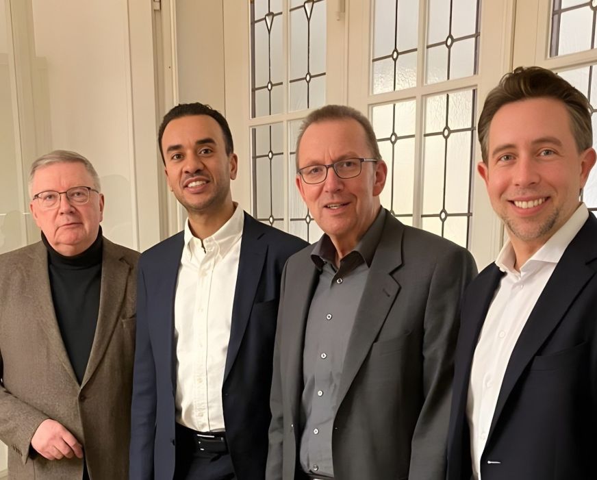 firstcolo und OVAG schließen strategische Partnerschaft für zukunftsweisendes Rechenzentrum in Rosbach vor der Höhe